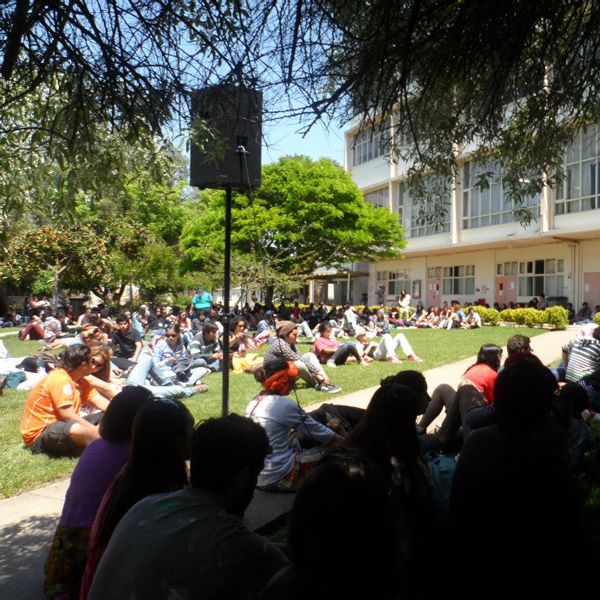 Lee más sobre el artículo Masiva convocatoria registró el XII Congreso de Estudiantes en torno a la Psicología Comunitaria