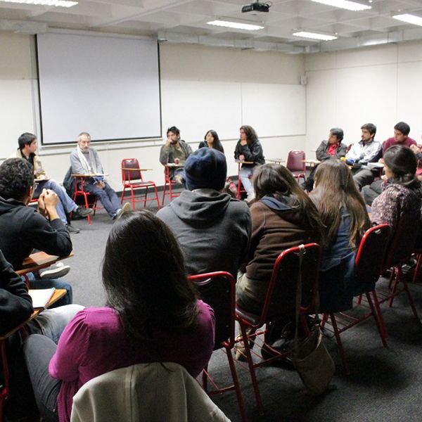 Lee más sobre el artículo Lupicinio Íñiguez realizó clase abierta a estudiantes en paro