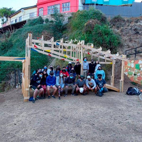 Lee más sobre el artículo PUCV y corporación la matriz impulsan transformación social del barrio puerto de Valparaíso