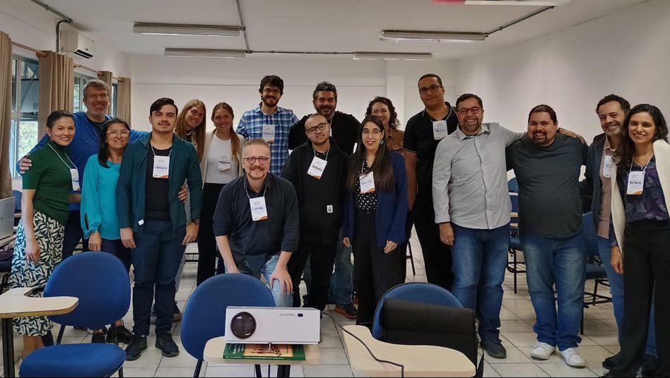 Participación mesa de trabajo, “Formas alternativas de organización”.