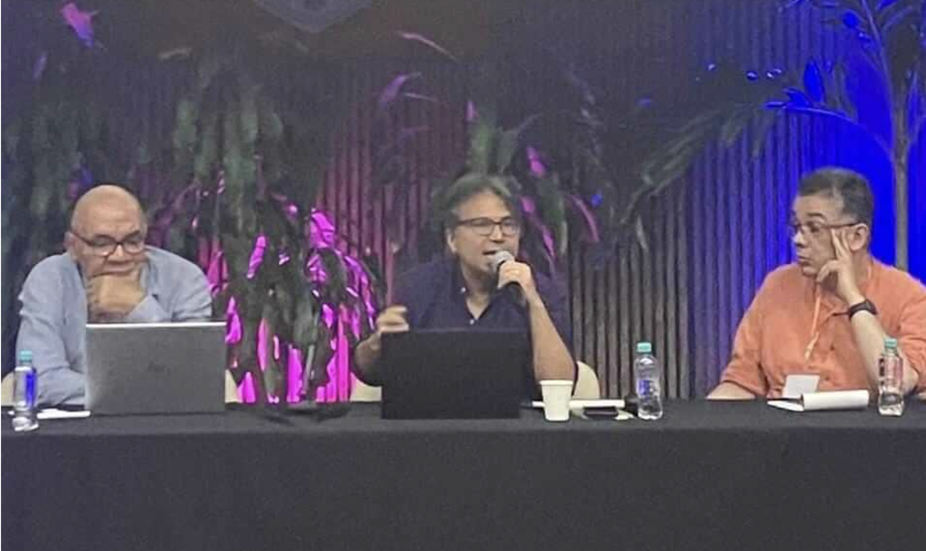 Lee más sobre el artículo Psicología del trabajo con oídos abiertos: la participación de Vicente Sisto en CIAPOT 2025