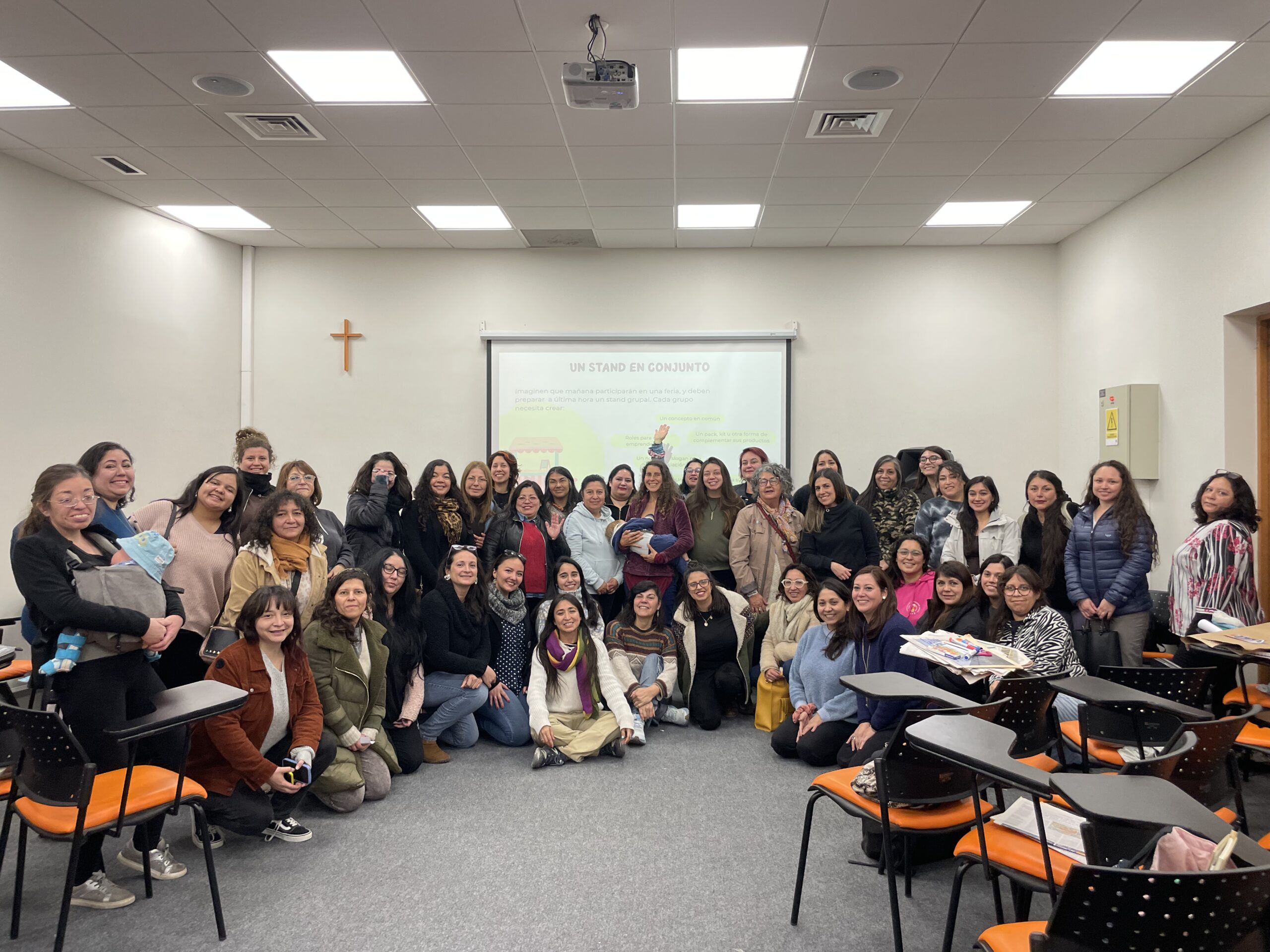 Lee más sobre el artículo Proyecto Fondecyt PUCV desarrolla taller comunitario con el programa “Mujer Emprende”