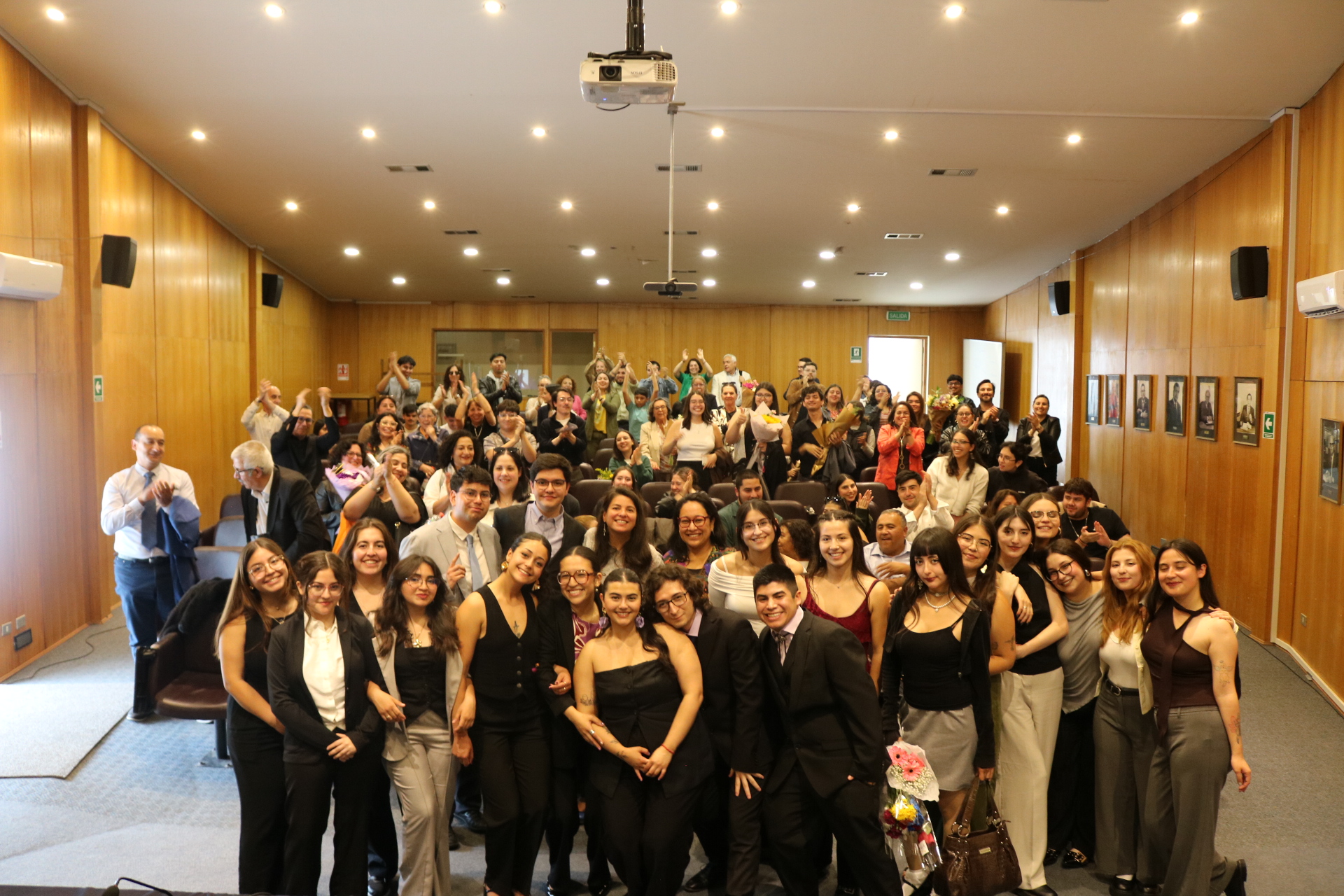 Lee más sobre el artículo Estudiantes de pregrado aprueban defensas de tesis para convertirse en profesionales de la psicología