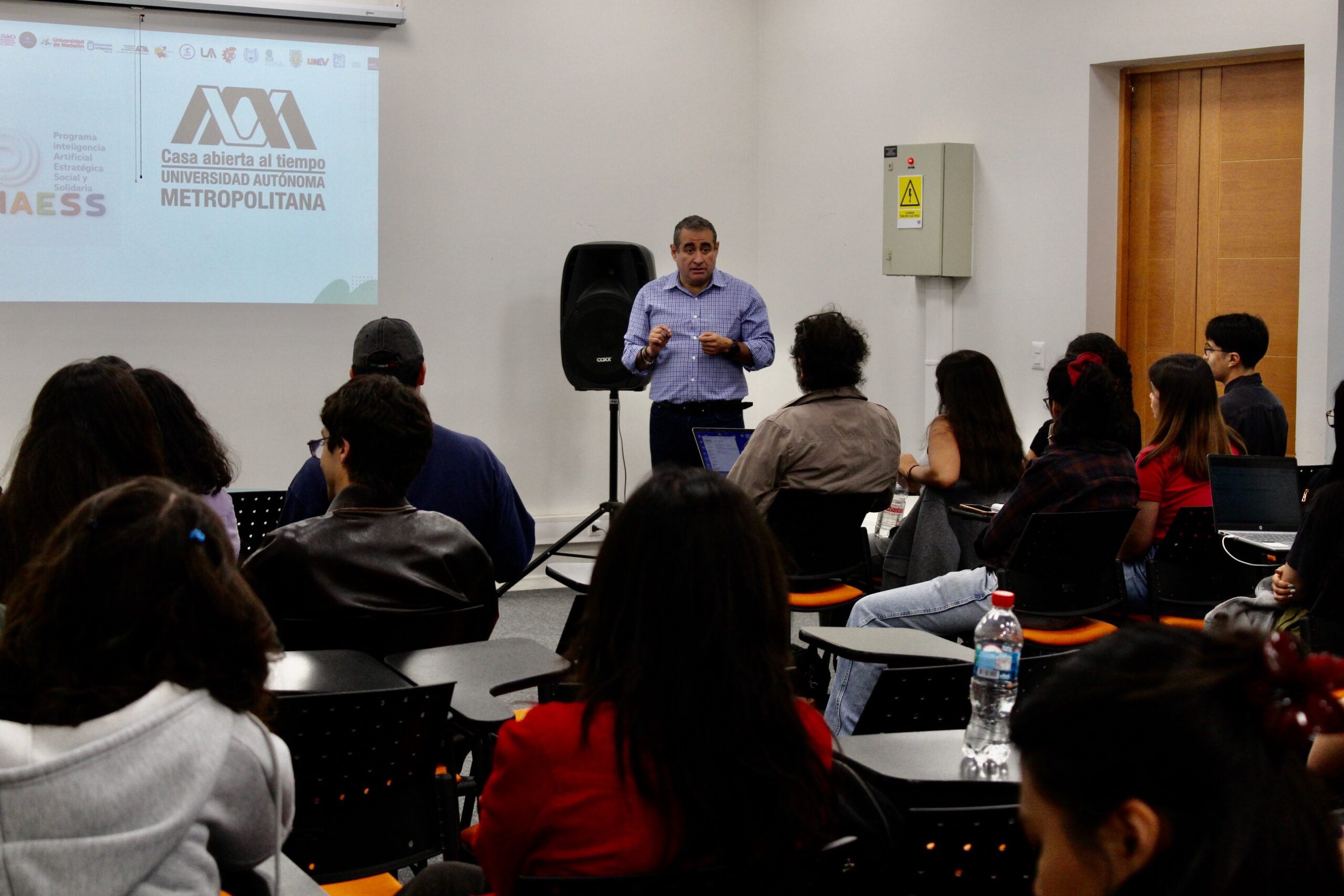 Lee más sobre el artículo Visita de delegación mexicana profundiza en el impacto de la Inteligencia Artificial