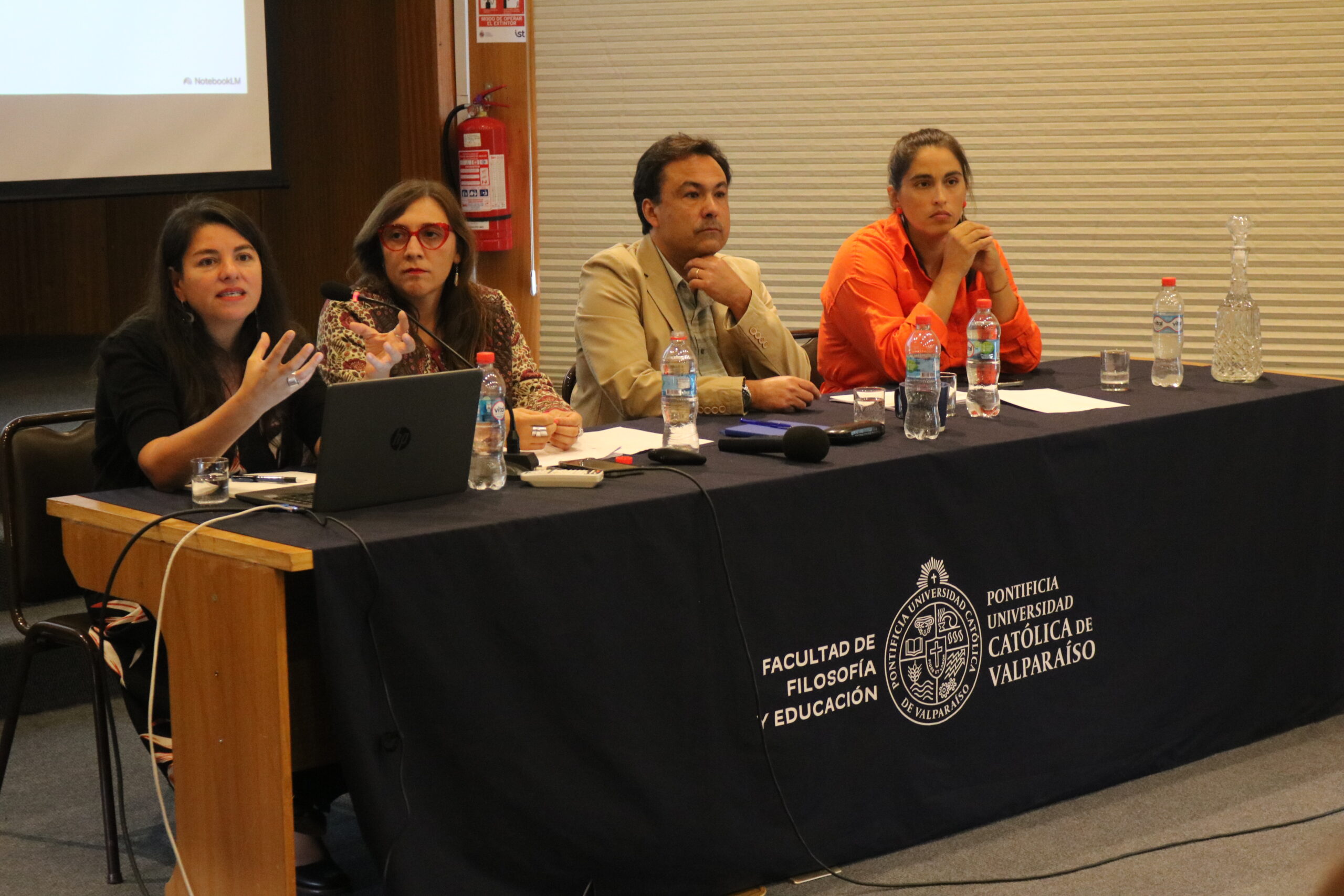 Lee más sobre el artículo Escuela de Psicología PUCV realiza seminario de cierre de proyecto Fondecyt sobre enfoque comunitario en políticas de género